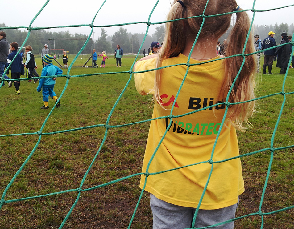 Image of Vibratec logo on back of T-shirt at soccer school